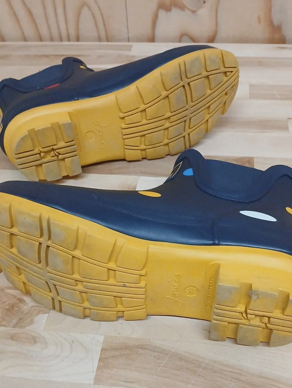 Joules Navy Polka Dot Short Rain Boots with Yellow Soles Size 6